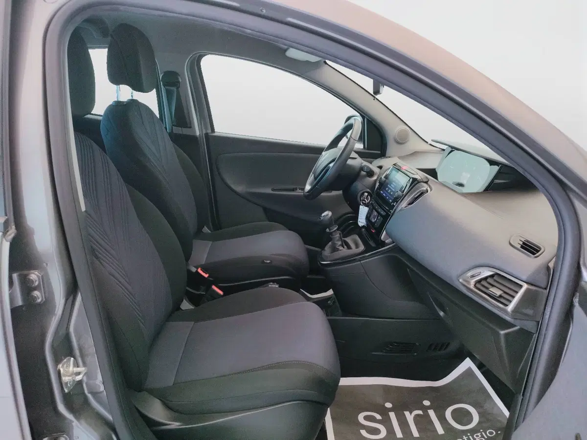 Lancia Ypsilon usata a Ascoli Piceno (11)