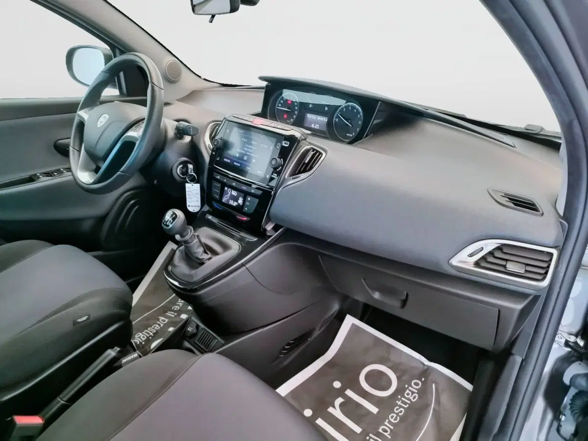Lancia Ypsilon usata a Ascoli Piceno (12)