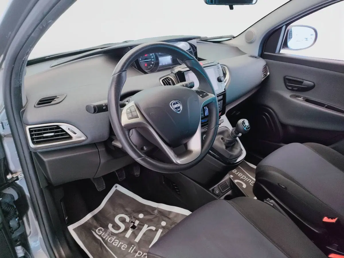Lancia Ypsilon usata a Ascoli Piceno (13)