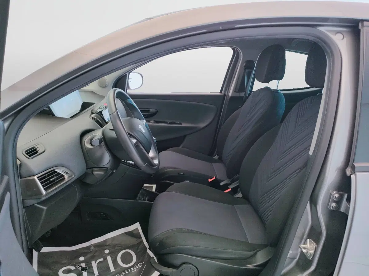 Lancia Ypsilon usata a Ascoli Piceno (14)
