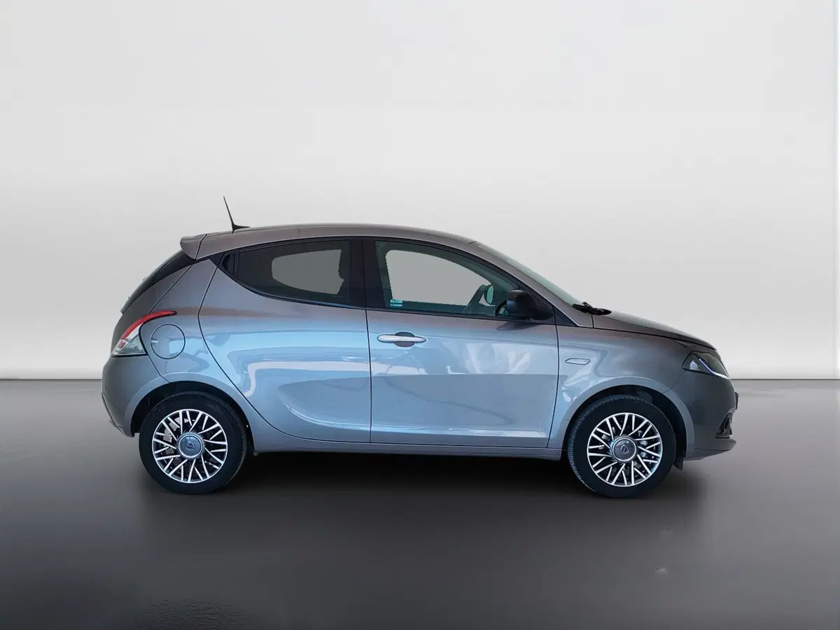 Lancia Ypsilon usata a Ascoli Piceno (4)