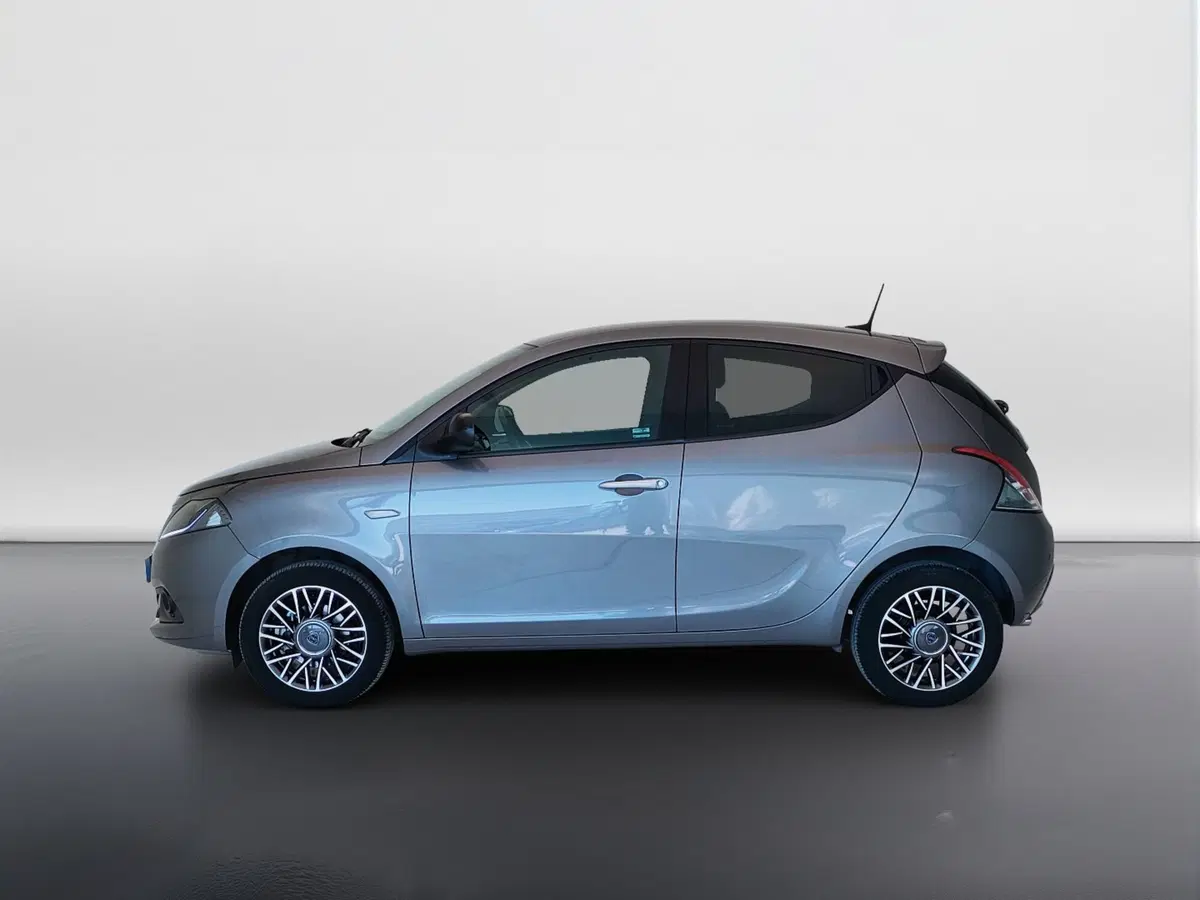 Lancia Ypsilon usata a Ascoli Piceno (8)