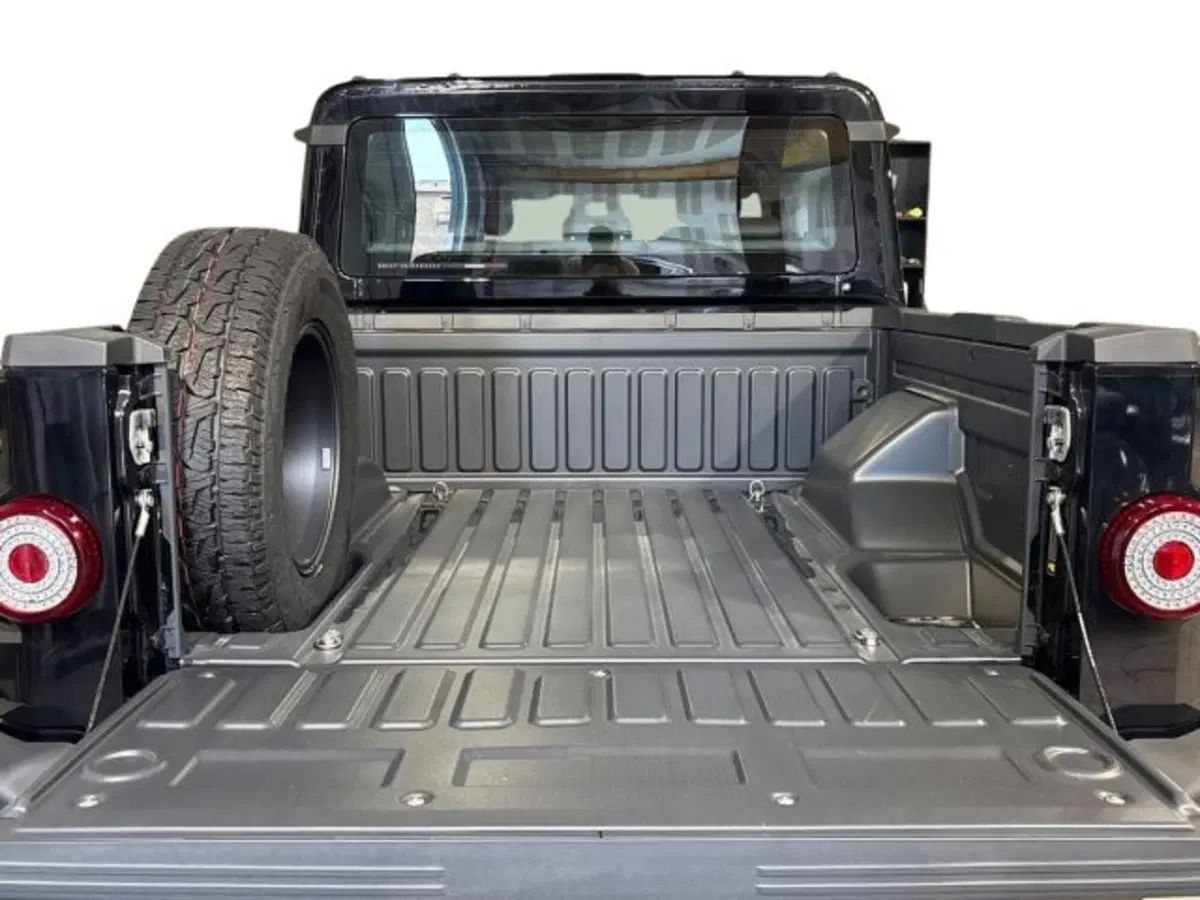 Ineos Grenadier Pick-up nuova a Bologna (7)