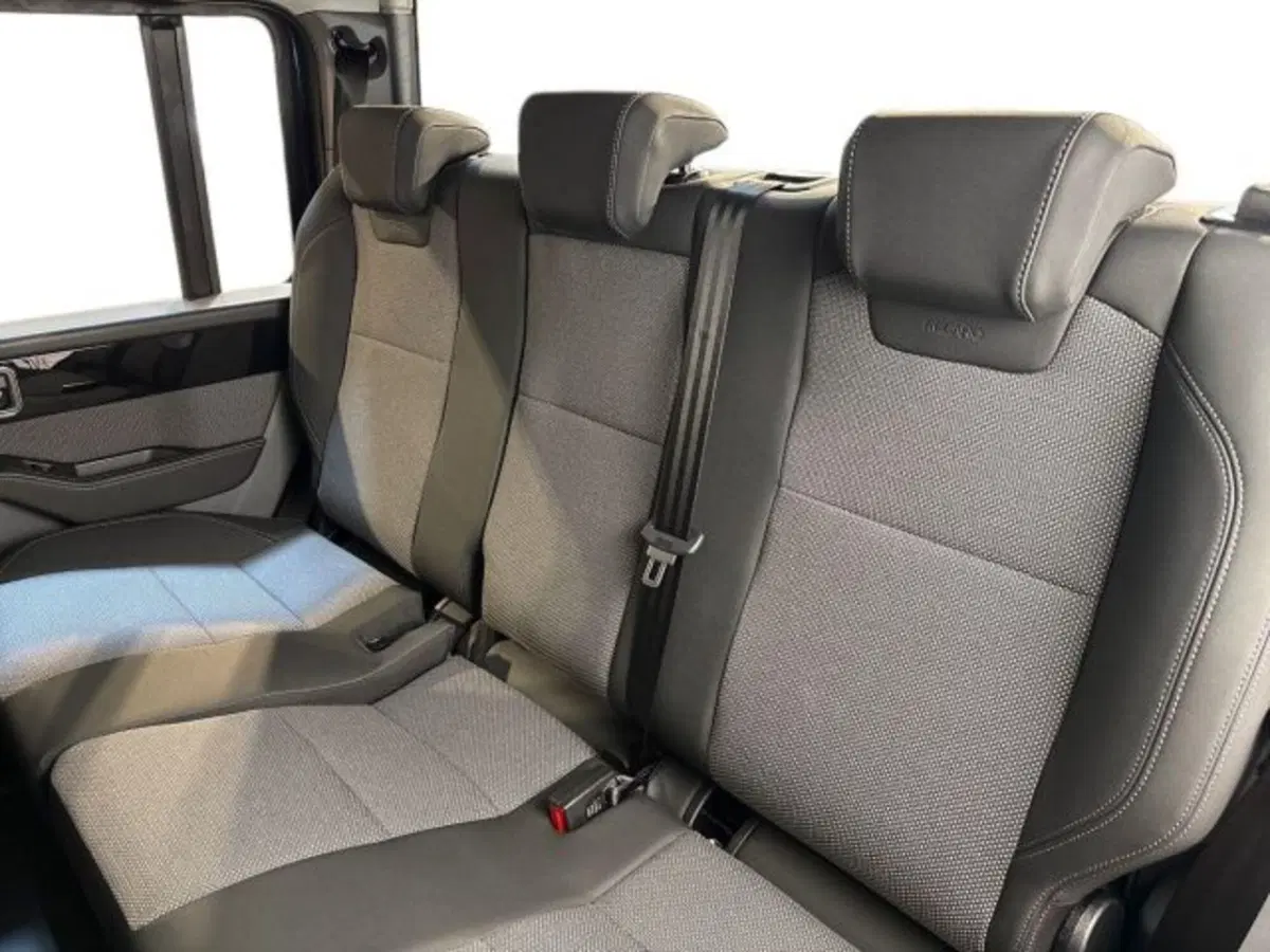 Ineos Grenadier Pick-up nuova a Bologna (9)
