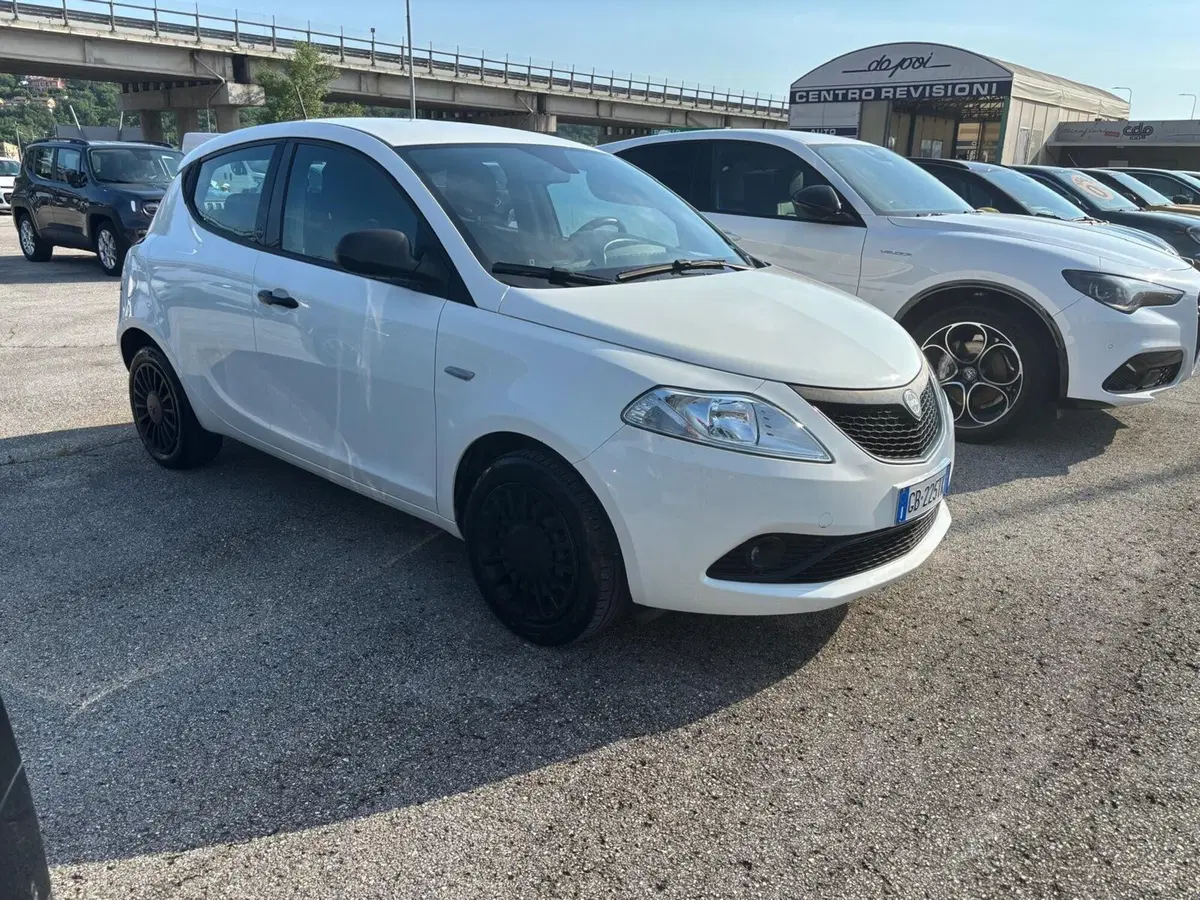 Lancia Ypsilon usata a Perugia (3)