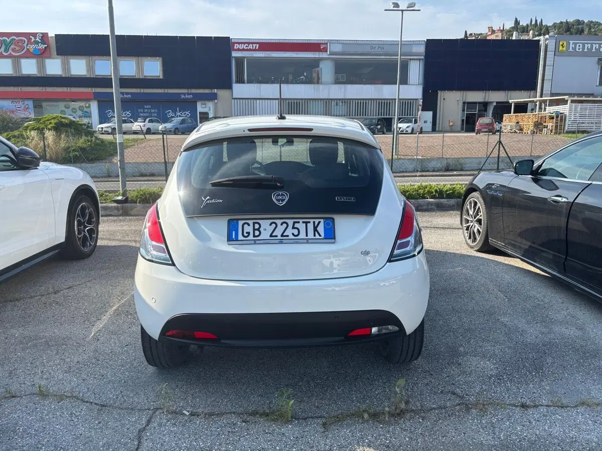 Lancia Ypsilon usata a Perugia (4)