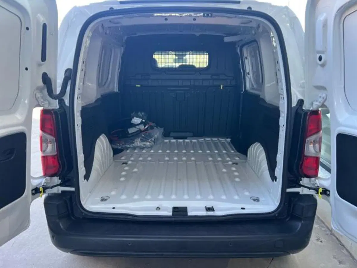 Toyota Proace City Electric nuova a Sassari (6)