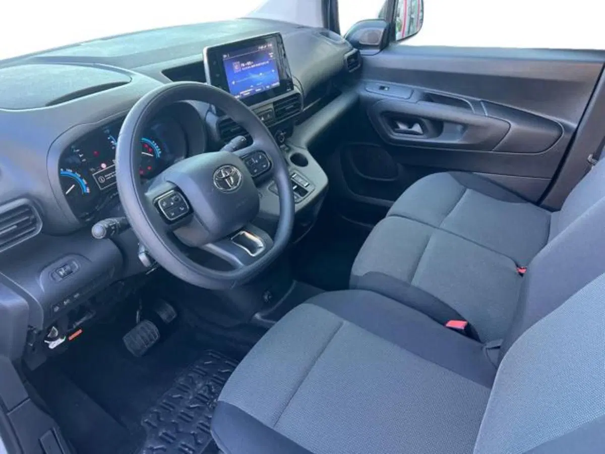 Toyota Proace City Electric nuova a Sassari (7)