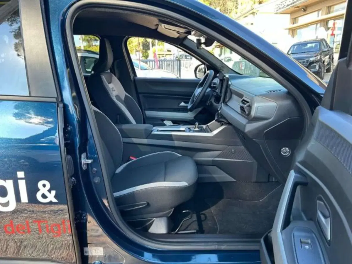 Dacia Bigster usata a Firenze (18)