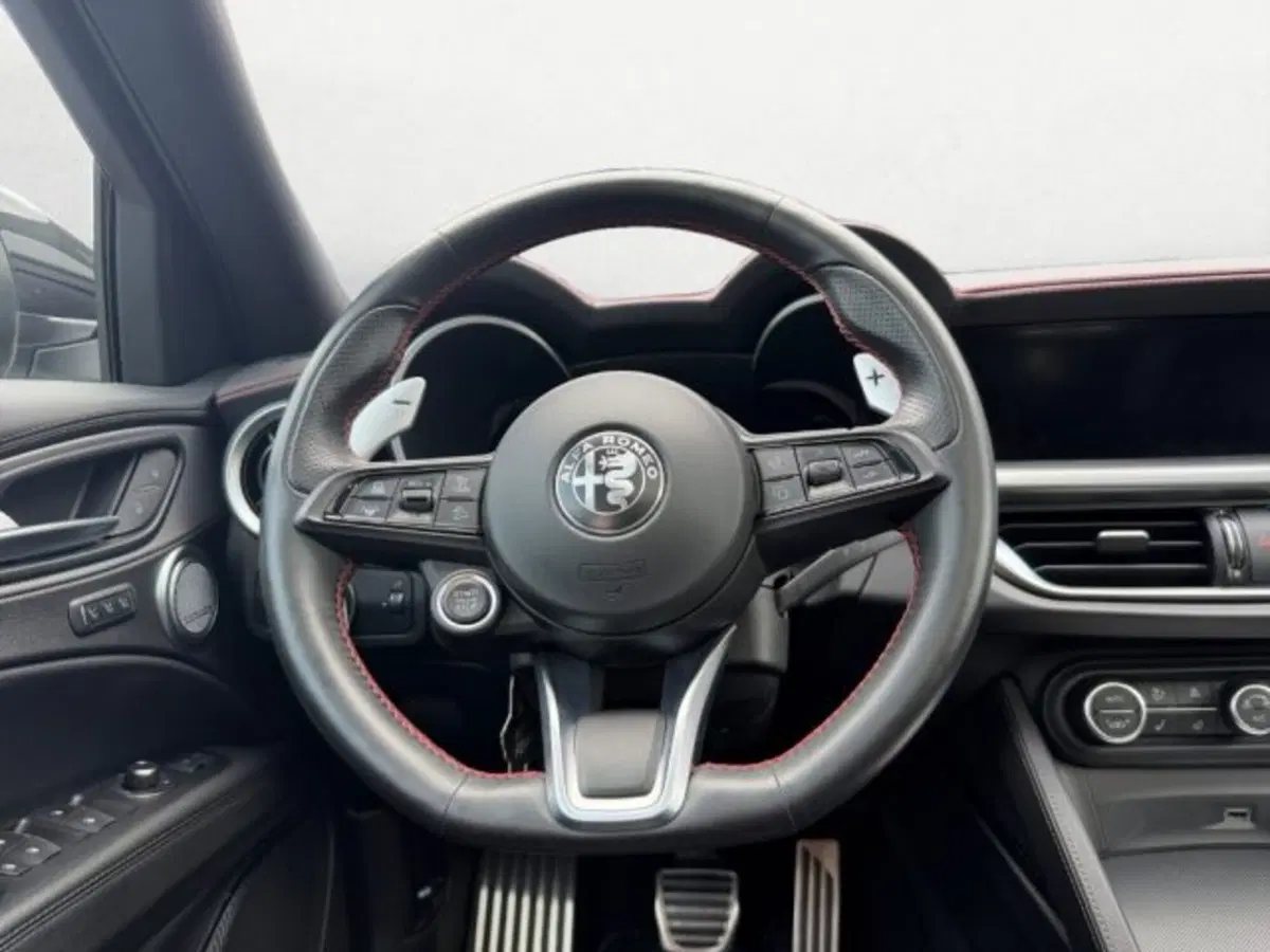 Alfa Romeo Stelvio usata a Udine (10)