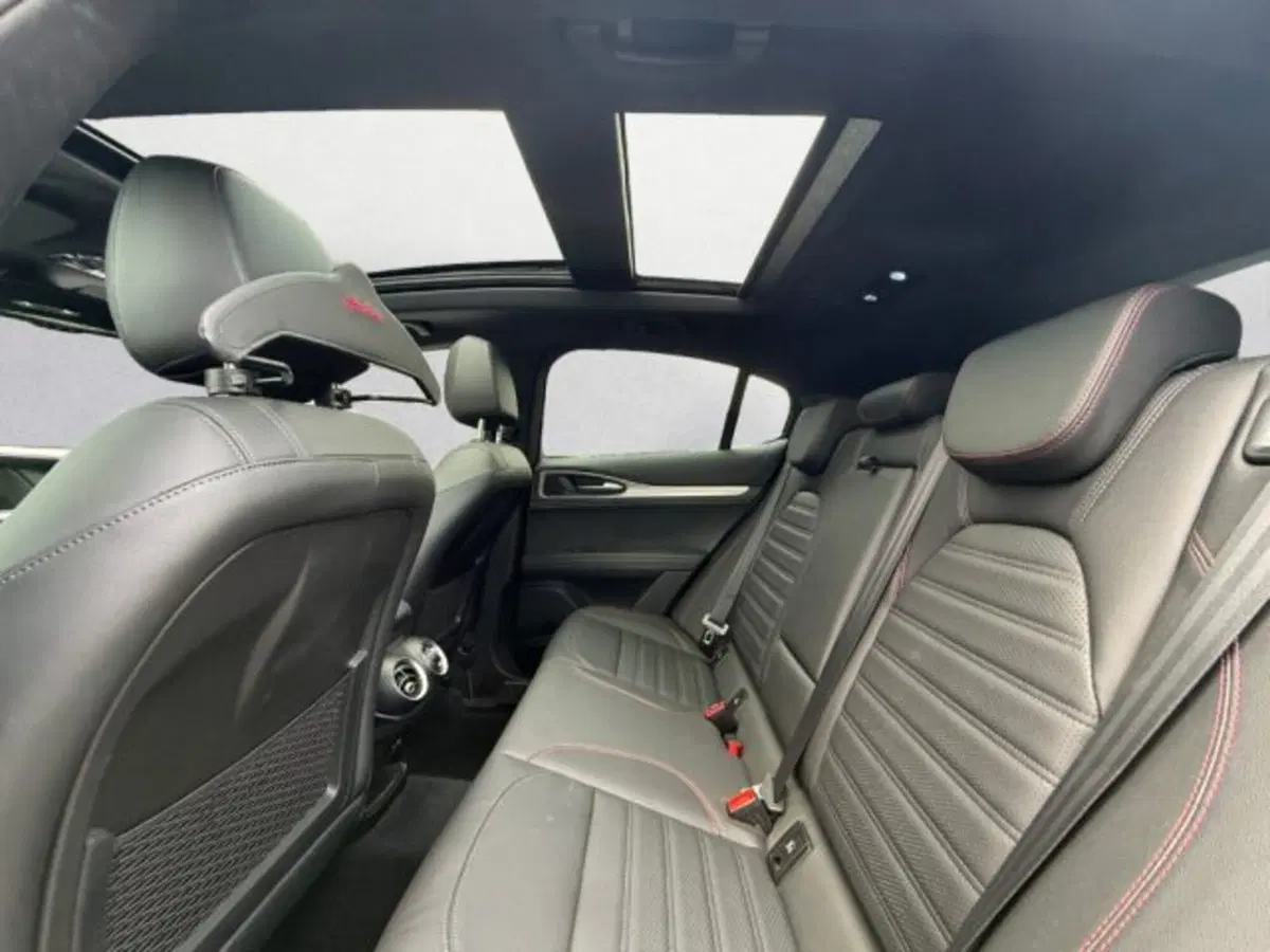 Alfa Romeo Stelvio usata a Udine (8)