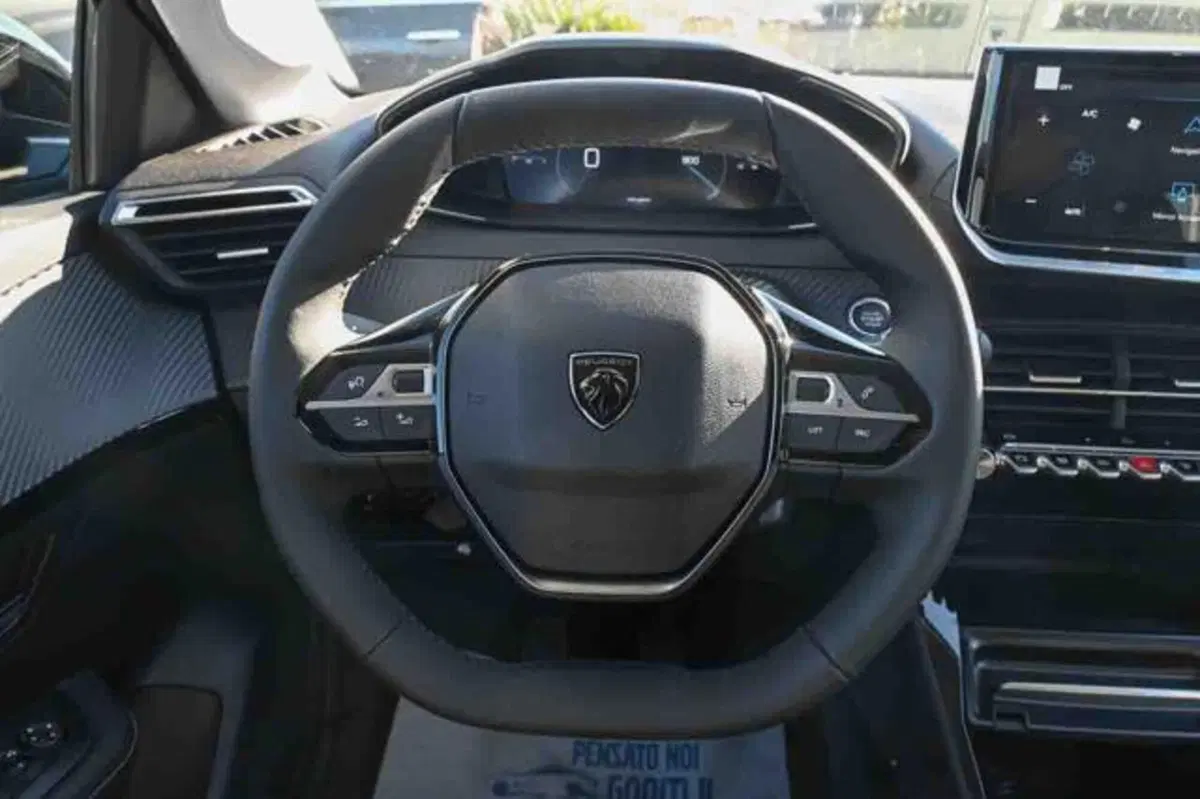 Peugeot 208 nuova a Torino (15)