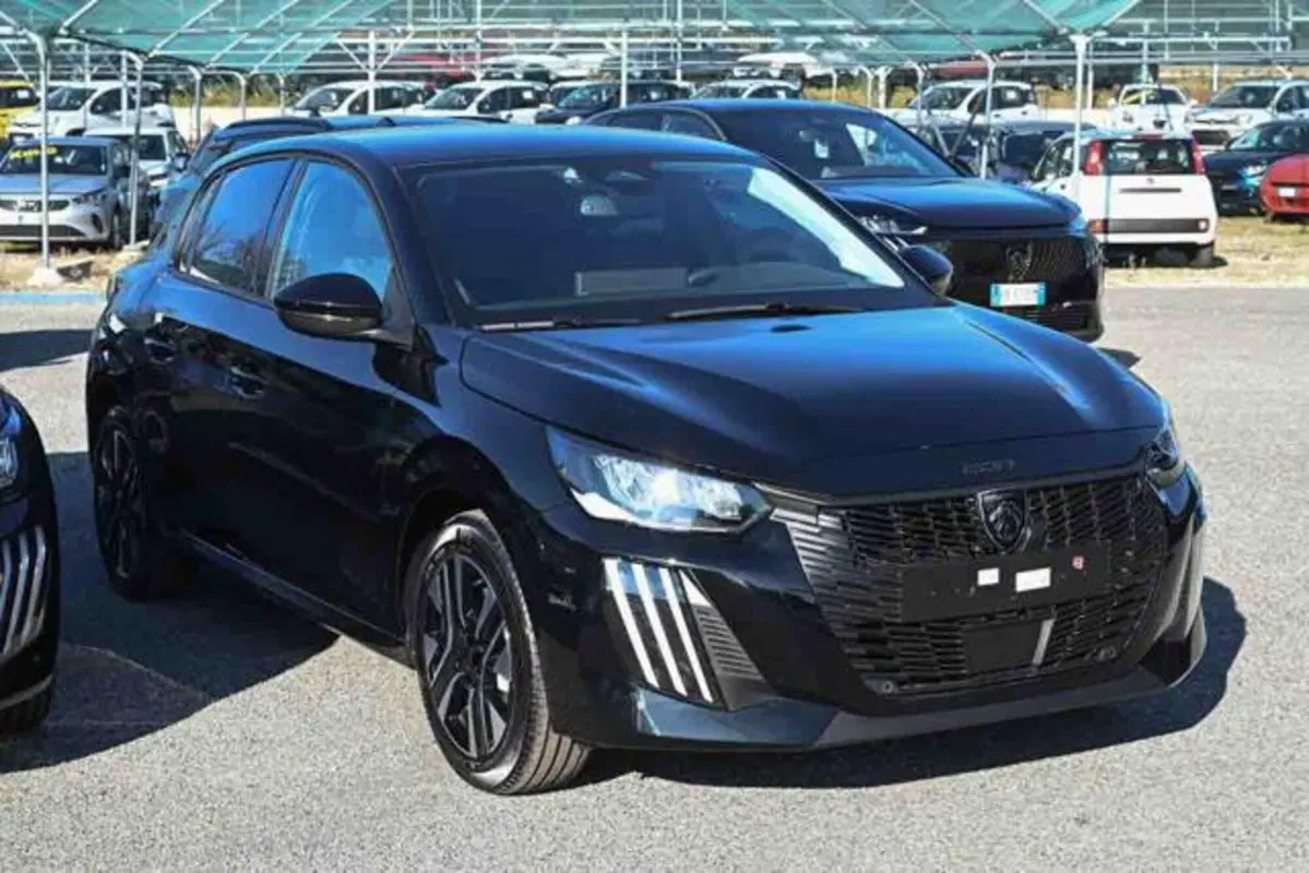 Peugeot 208 nuova a Torino (2)