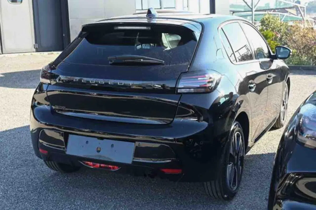 Peugeot 208 nuova a Torino (3)