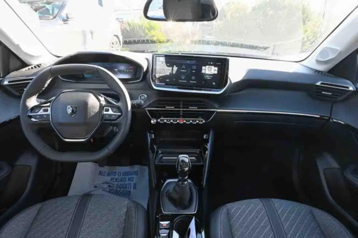 Peugeot 208 nuova a Torino (7)