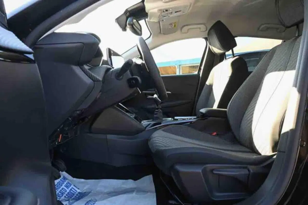 Peugeot 208 nuova a Torino (9)