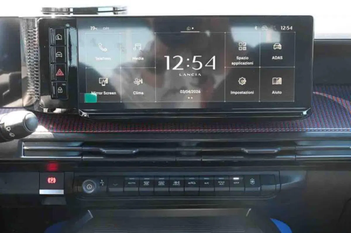 Lancia Ypsilon nuova a Torino (14)
