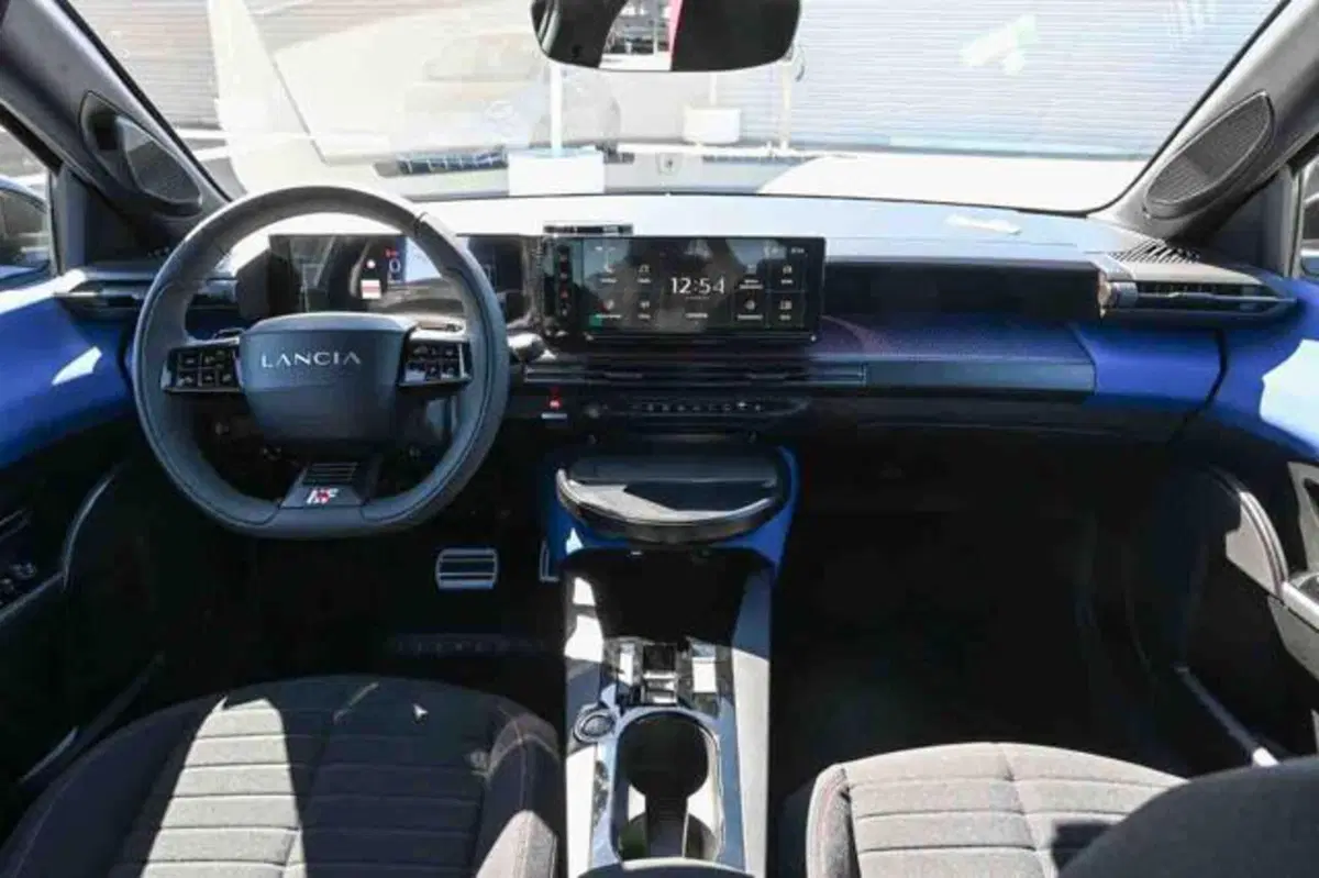 Lancia Ypsilon nuova a Torino (7)
