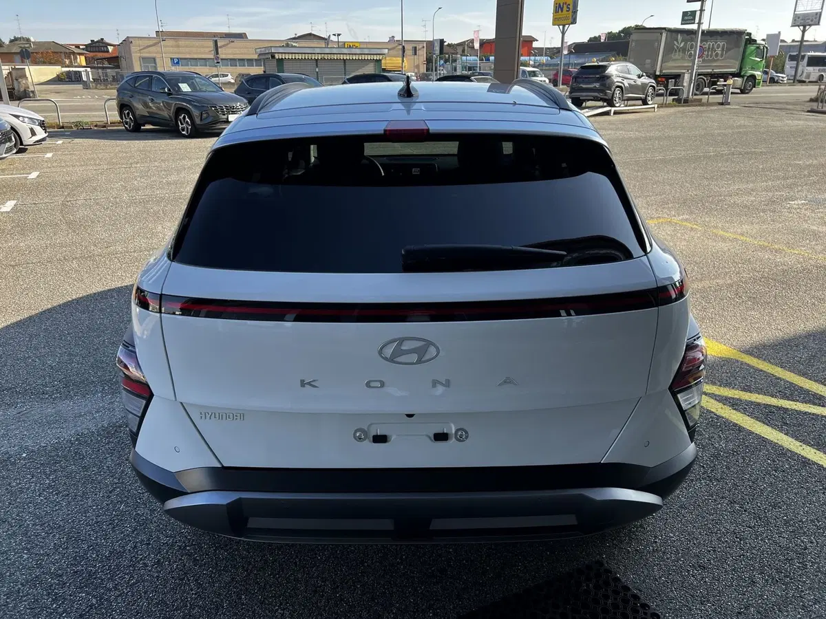 Hyundai Kona nuova a Vercelli (4)