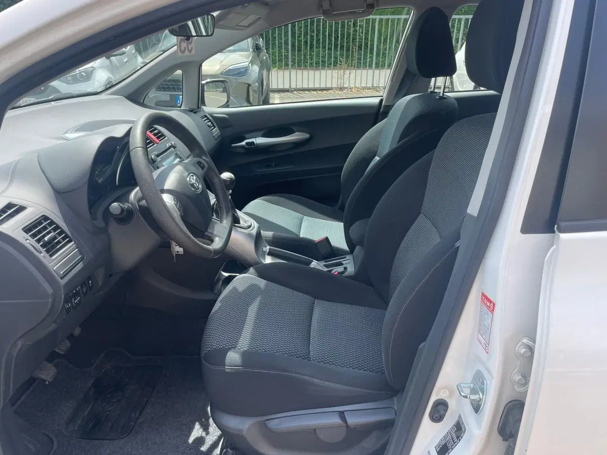 Toyota Auris usata a Piacenza (16)