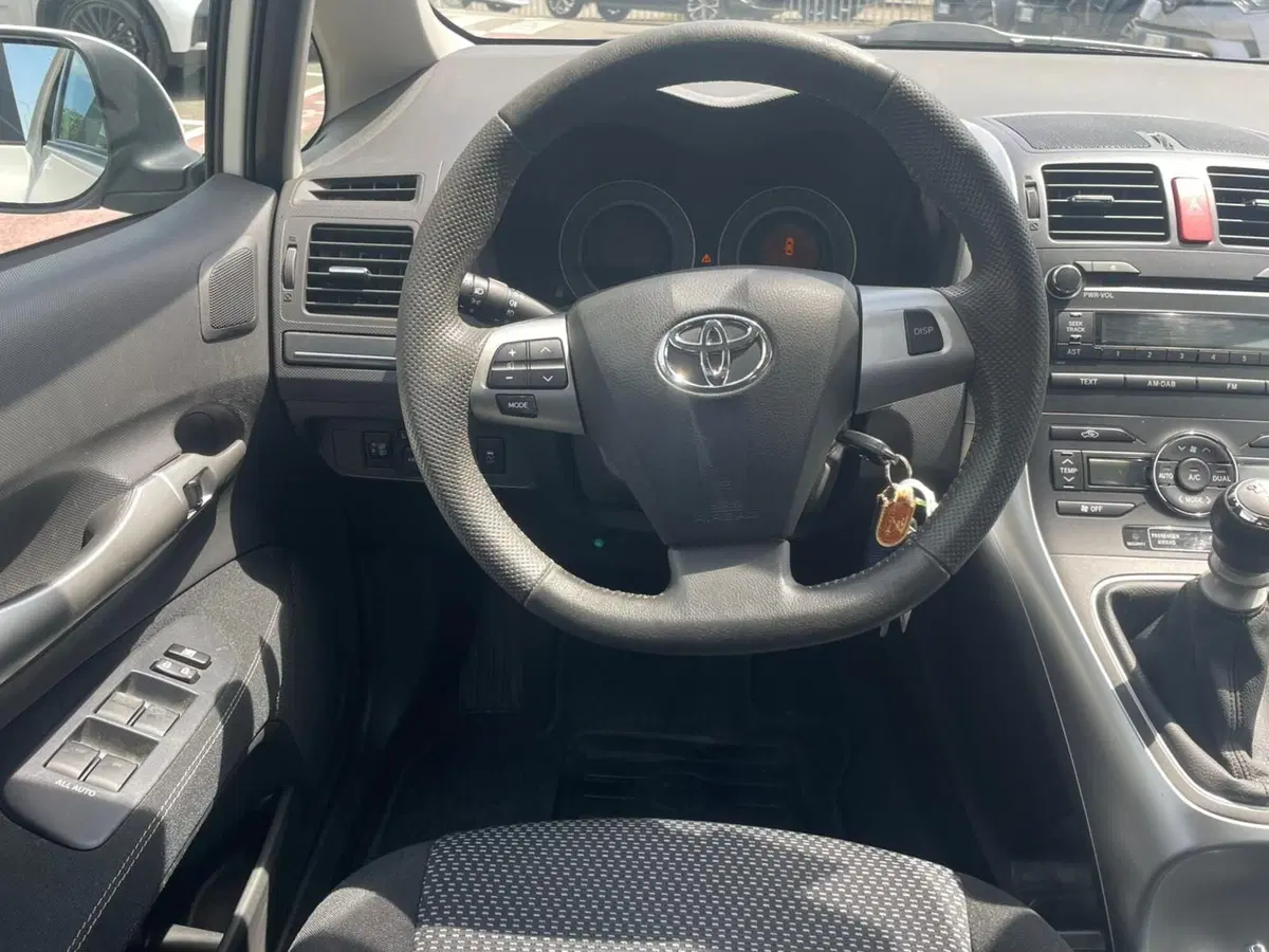 Toyota Auris usata a Piacenza (17)