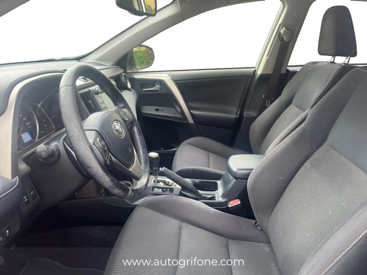 Toyota Rav4 usata a Modena (9)