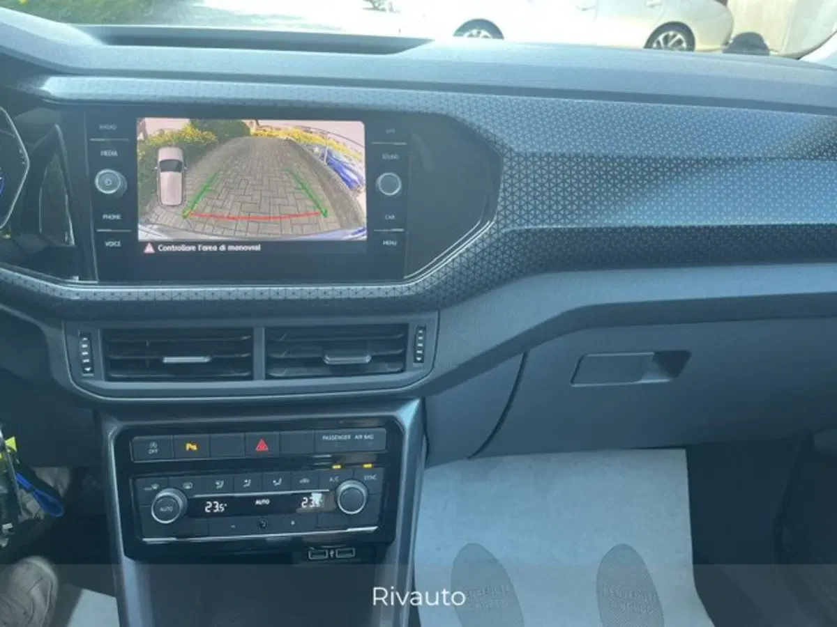 Volkswagen T-Cross usata a Como (15)