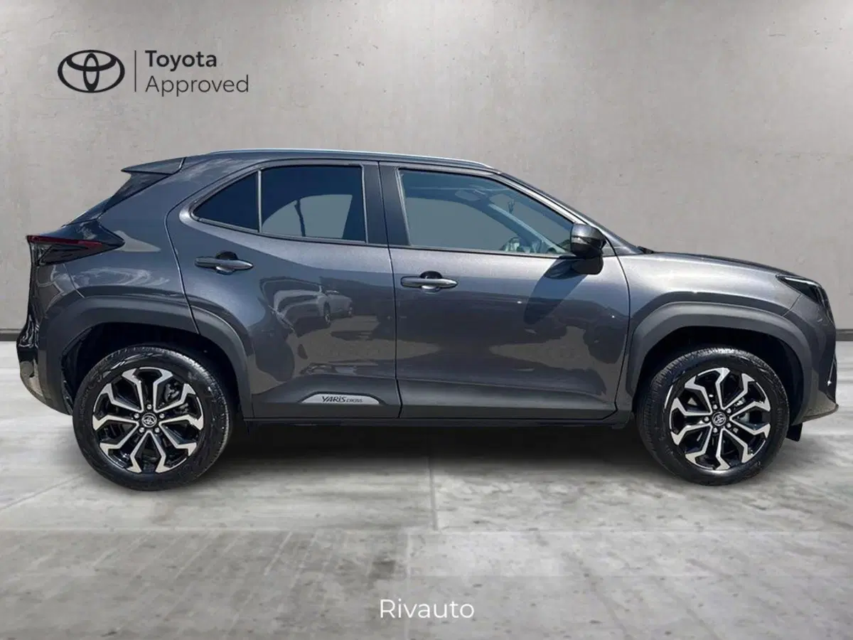 Toyota Yaris Cross usata a Como (4)
