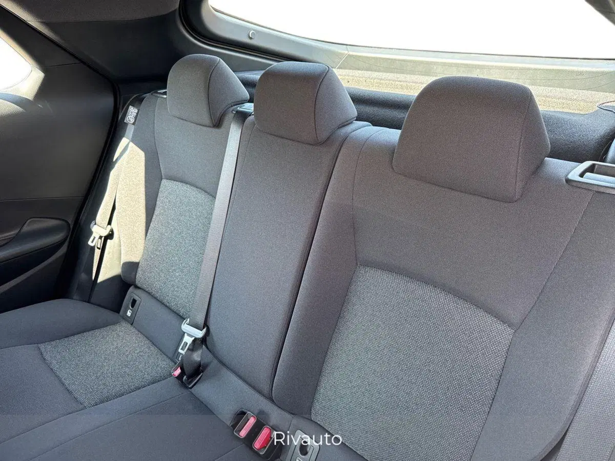 Toyota Toyota C-HR nuova a Como (10)