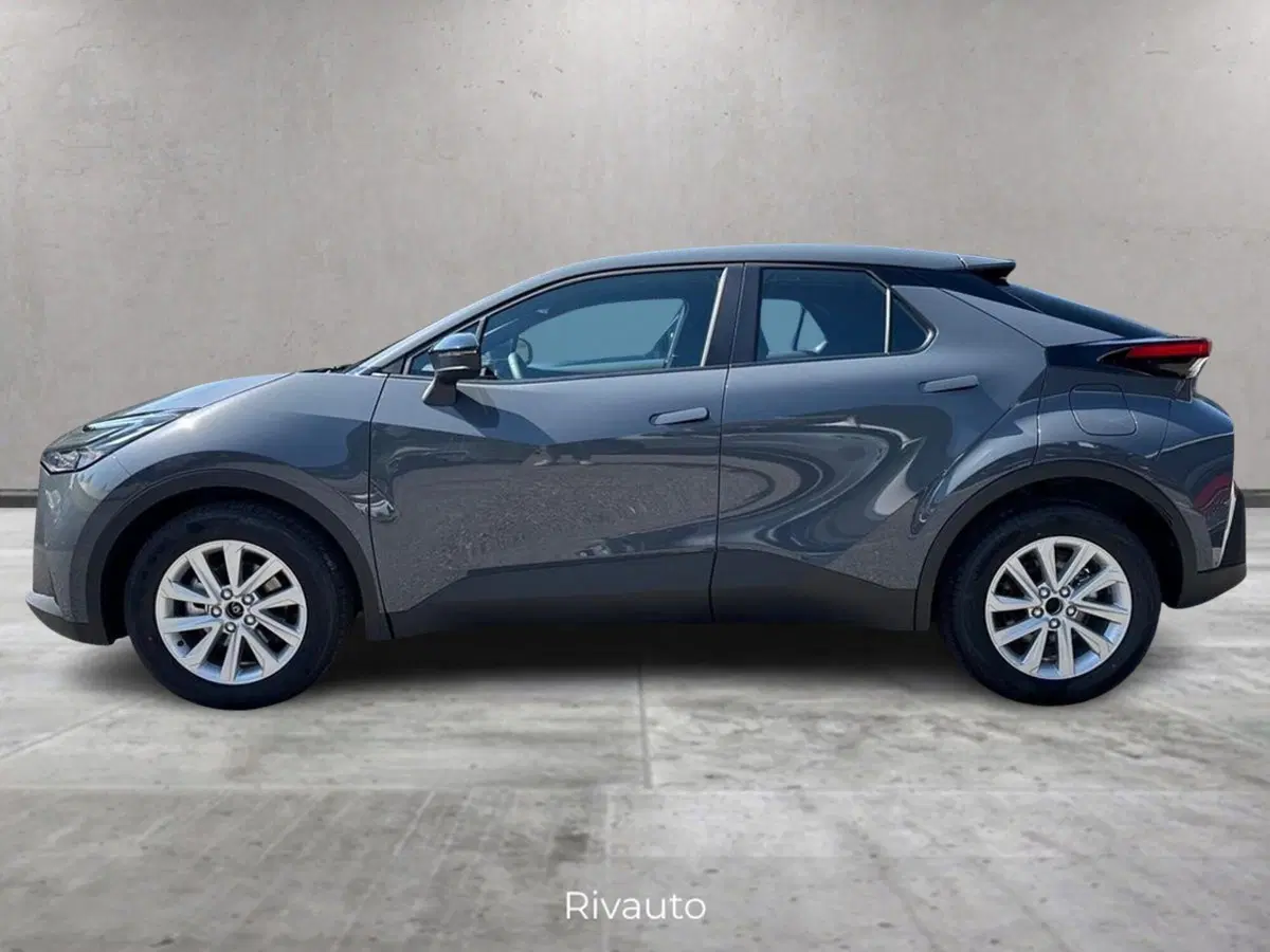 Toyota Toyota C-HR nuova a Como (2)