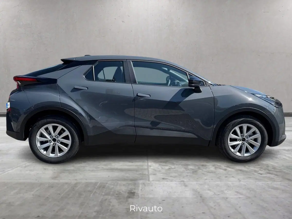Toyota Toyota C-HR nuova a Como (3)