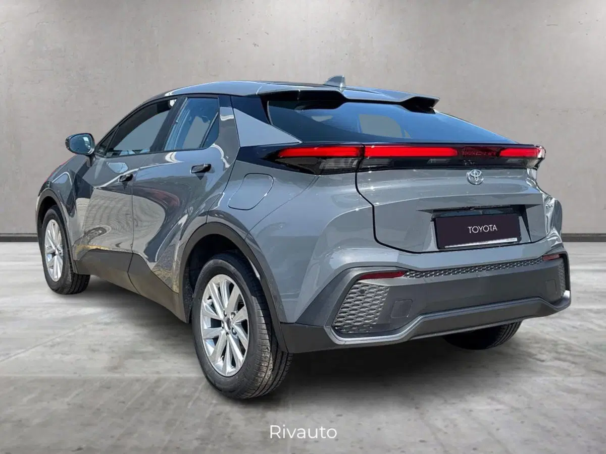 Toyota Toyota C-HR nuova a Como (4)