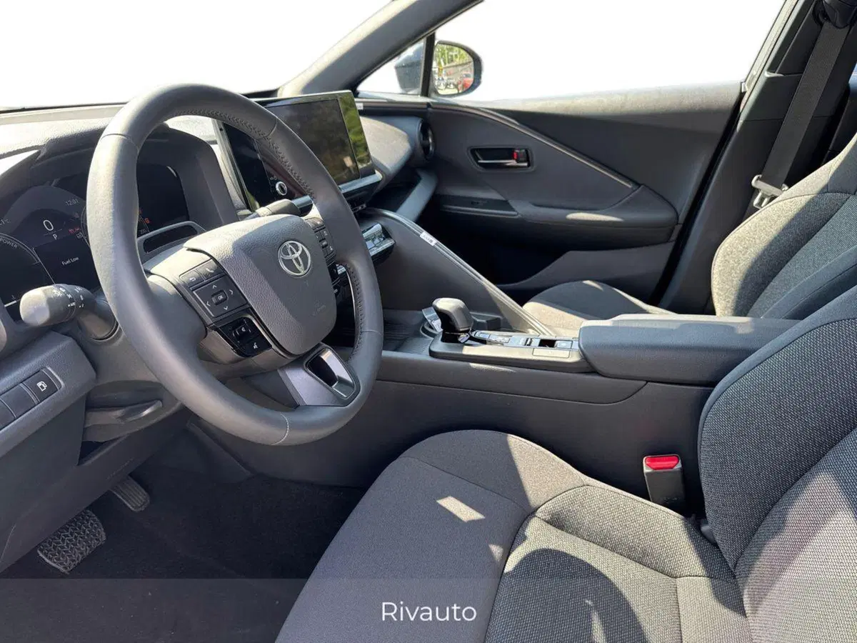 Toyota Toyota C-HR nuova a Como (6)
