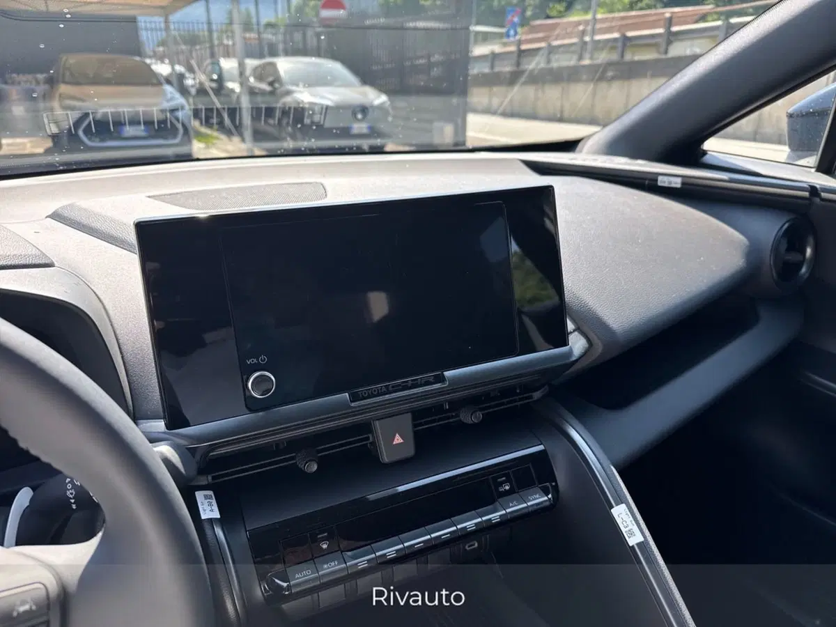 Toyota Toyota C-HR nuova a Como (9)