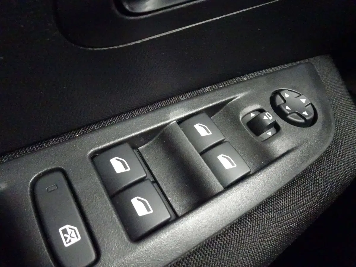 Peugeot 208 usata a Treviso (16)