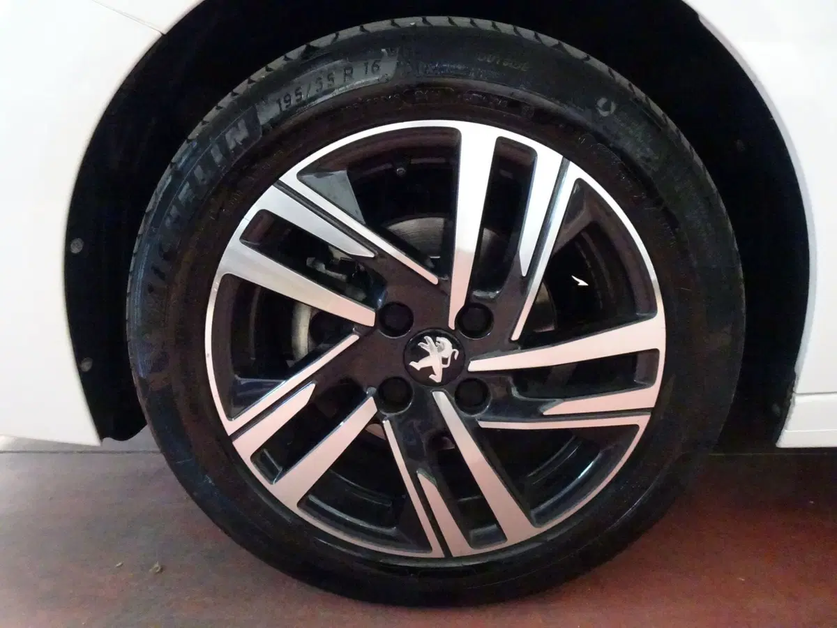 Peugeot 208 usata a Treviso (8)