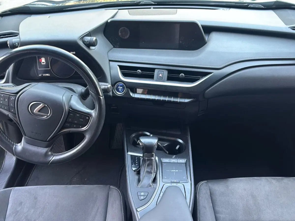 Lexus UX usata a Bologna (10)