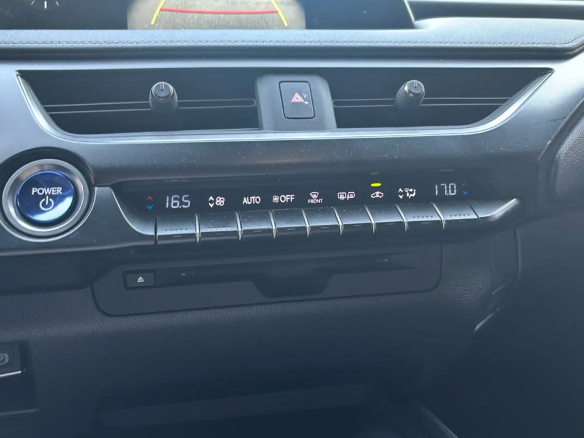 Lexus UX usata a Bologna (14)