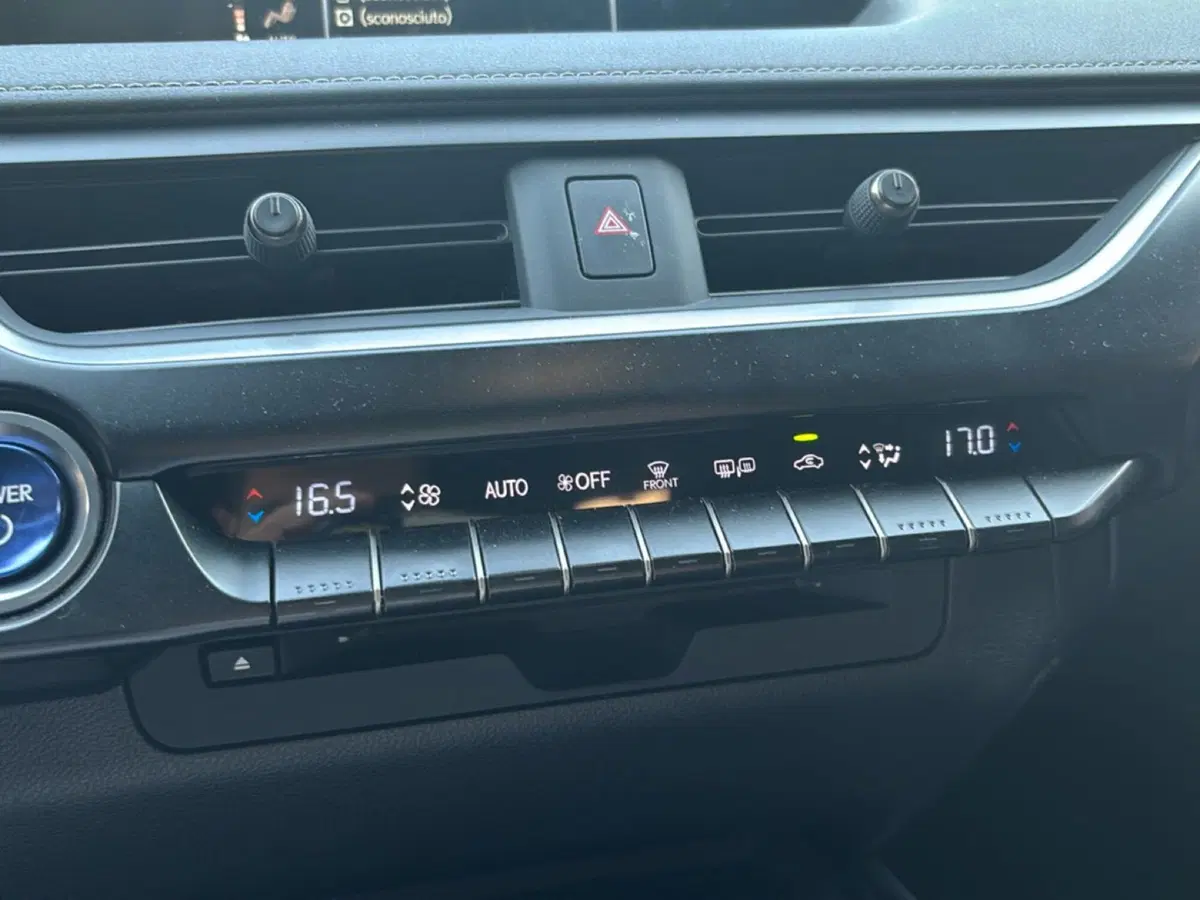 Lexus UX usata a Bologna (17)