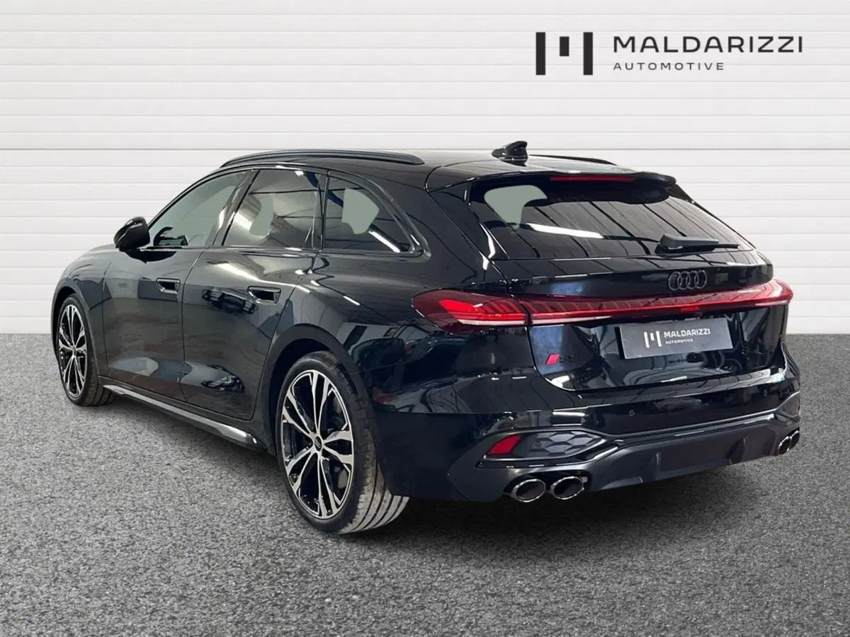 Audi A5 Avant nuova a Lecce (4)