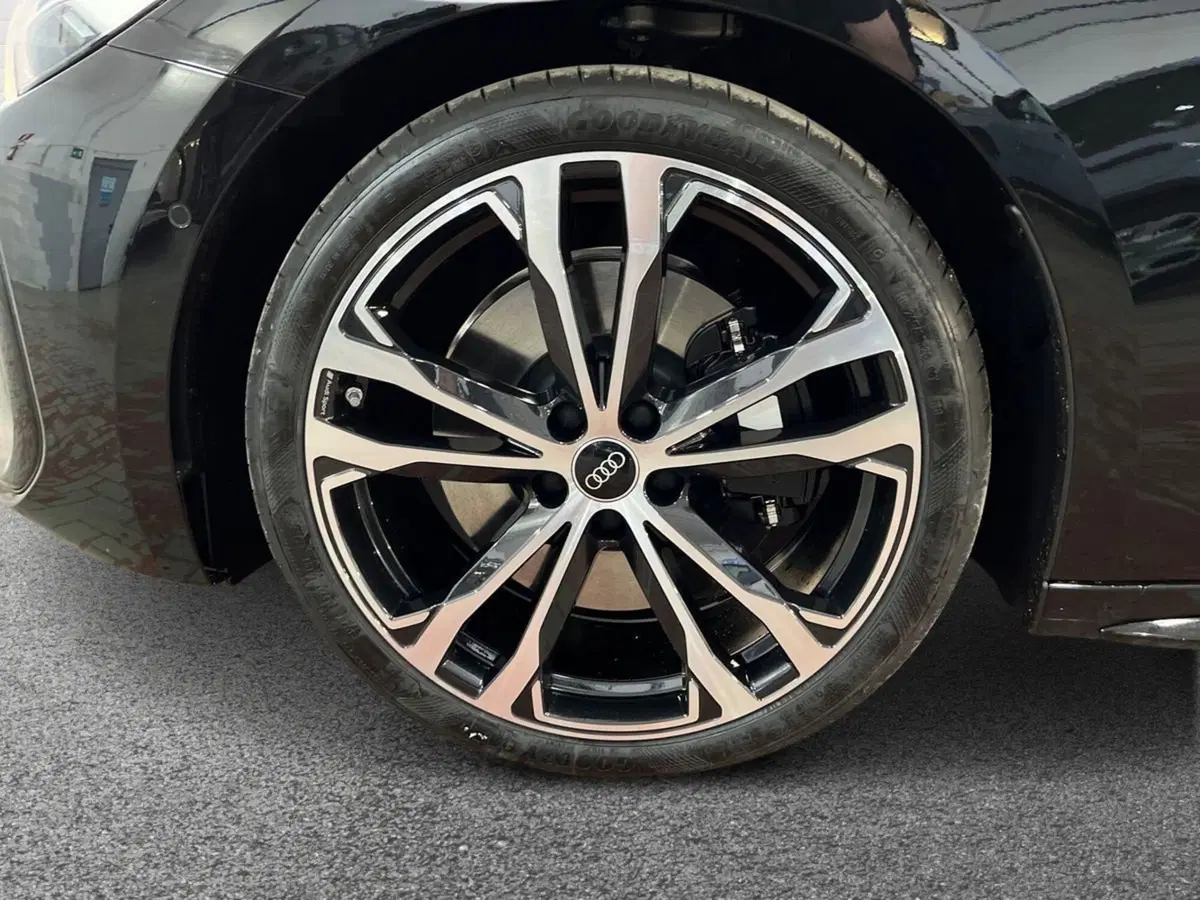 Audi A5 Avant nuova a Lecce (6)