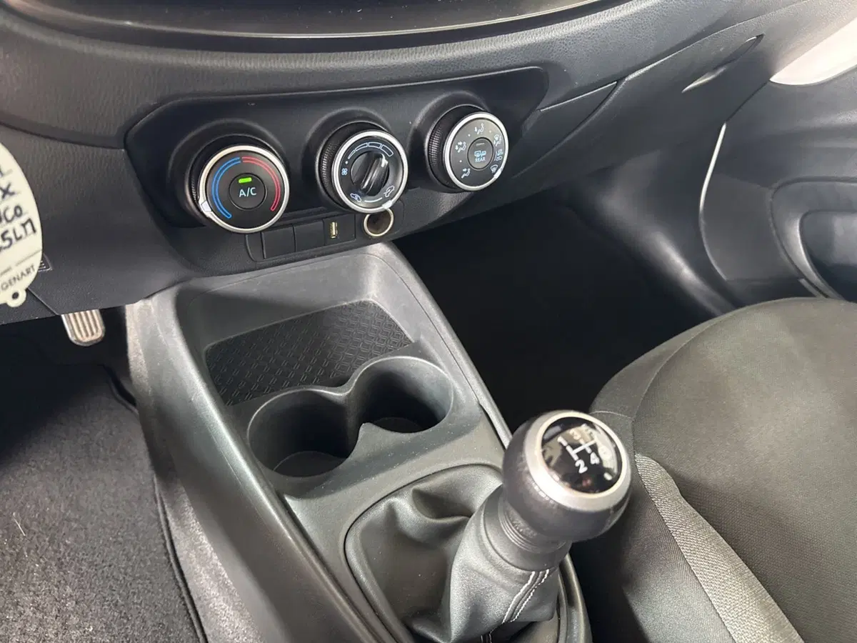 Toyota Aygo X usata a Ferrara (11)