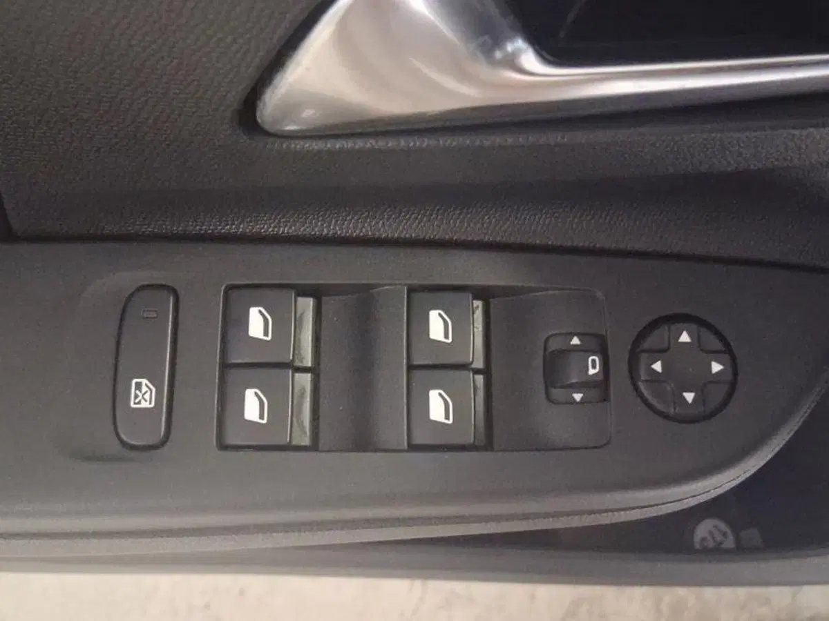 Opel Corsa usata a Genova (12)
