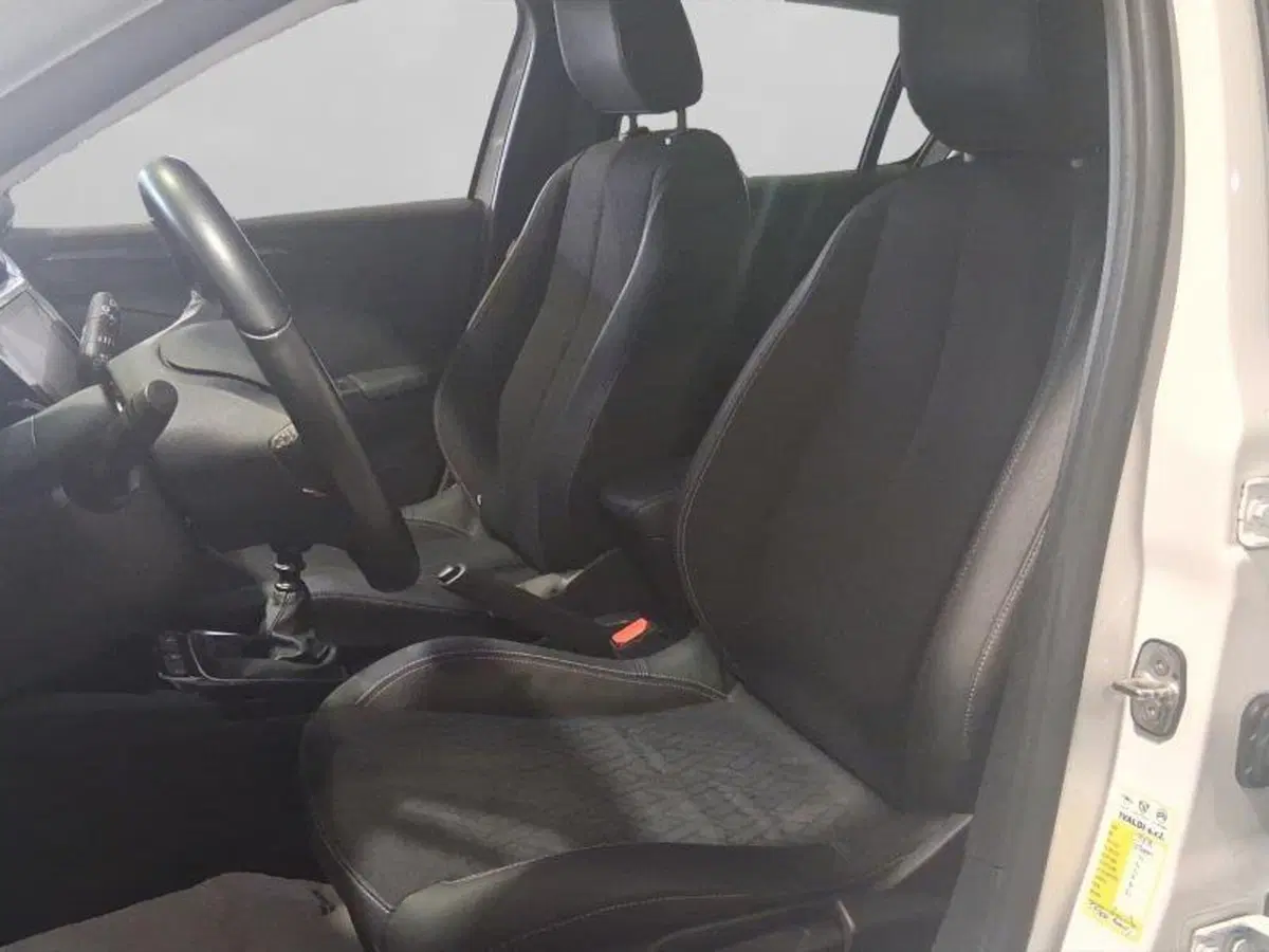 Opel Corsa usata a Genova (9)