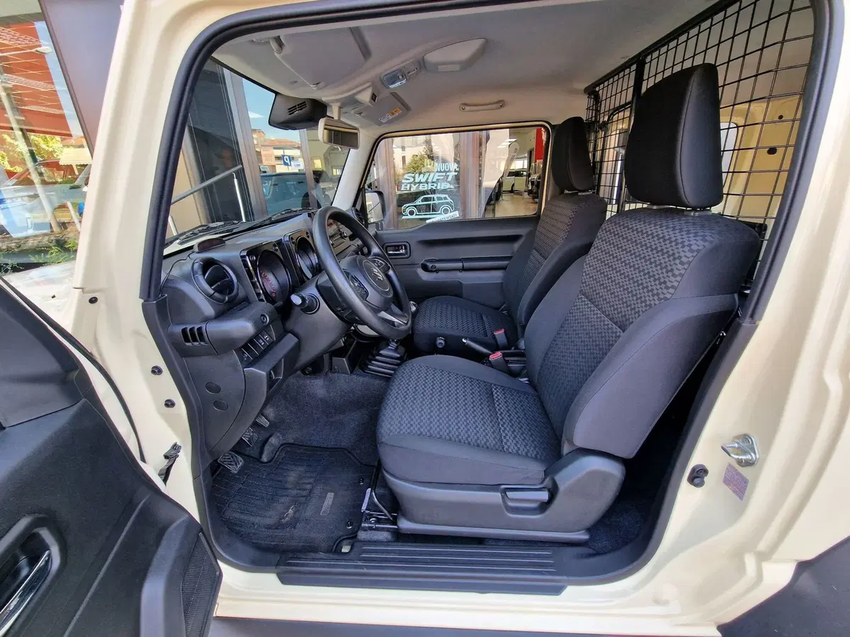 Suzuki Jimny usata a Milano (6)