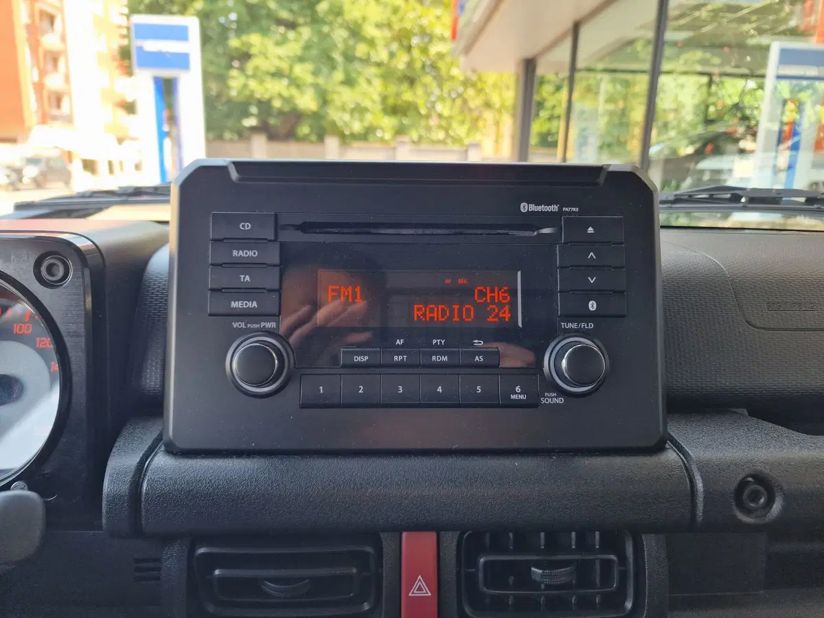 Suzuki Jimny usata a Milano (8)