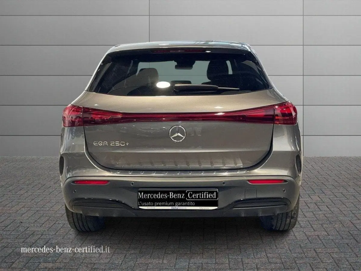 Mercedes-Benz EQA usata a Rimini (4)