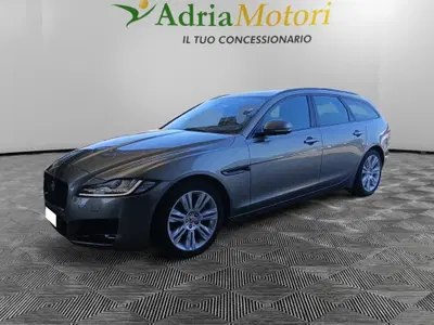 Jaguar XF Sportbrake 2.0 D 240 CV AWD aut. Portfolio del 2018 usata a Pordenone