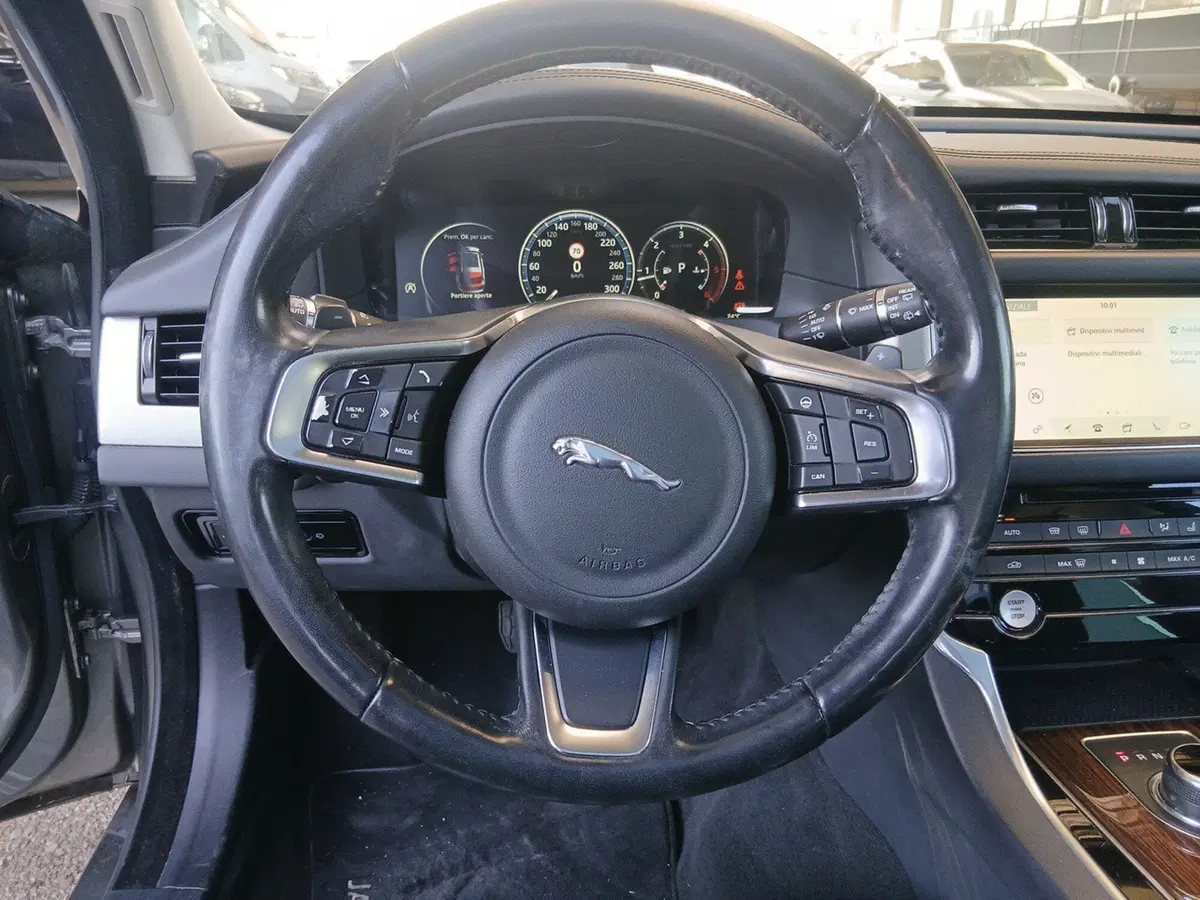 Jaguar XF Sportbrake usata a Pordenone (13)