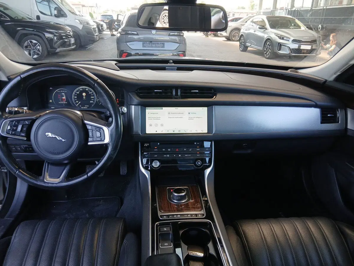 Jaguar XF Sportbrake usata a Pordenone (14)